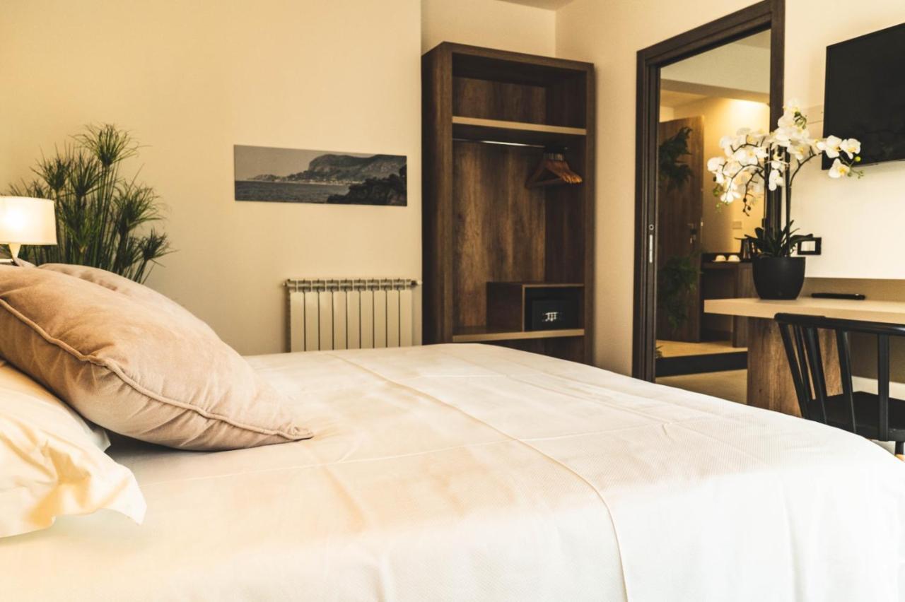 Hotel Pontemare パレルモ エクステリア 写真